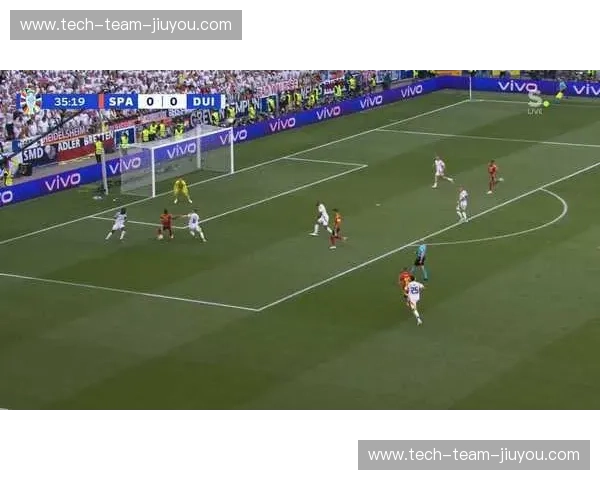 圣西罗的红与蓝：当意式优雅邂逅西班牙斗牛士